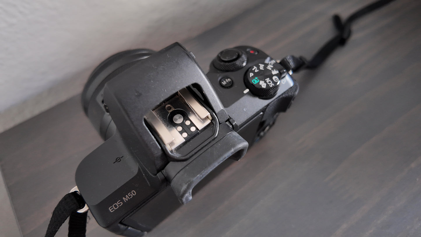 Canon EOS M50 Mark II w/ EF‑M 15‑45mm IS STM Lens – Excellent Condition – 4K Vlogging