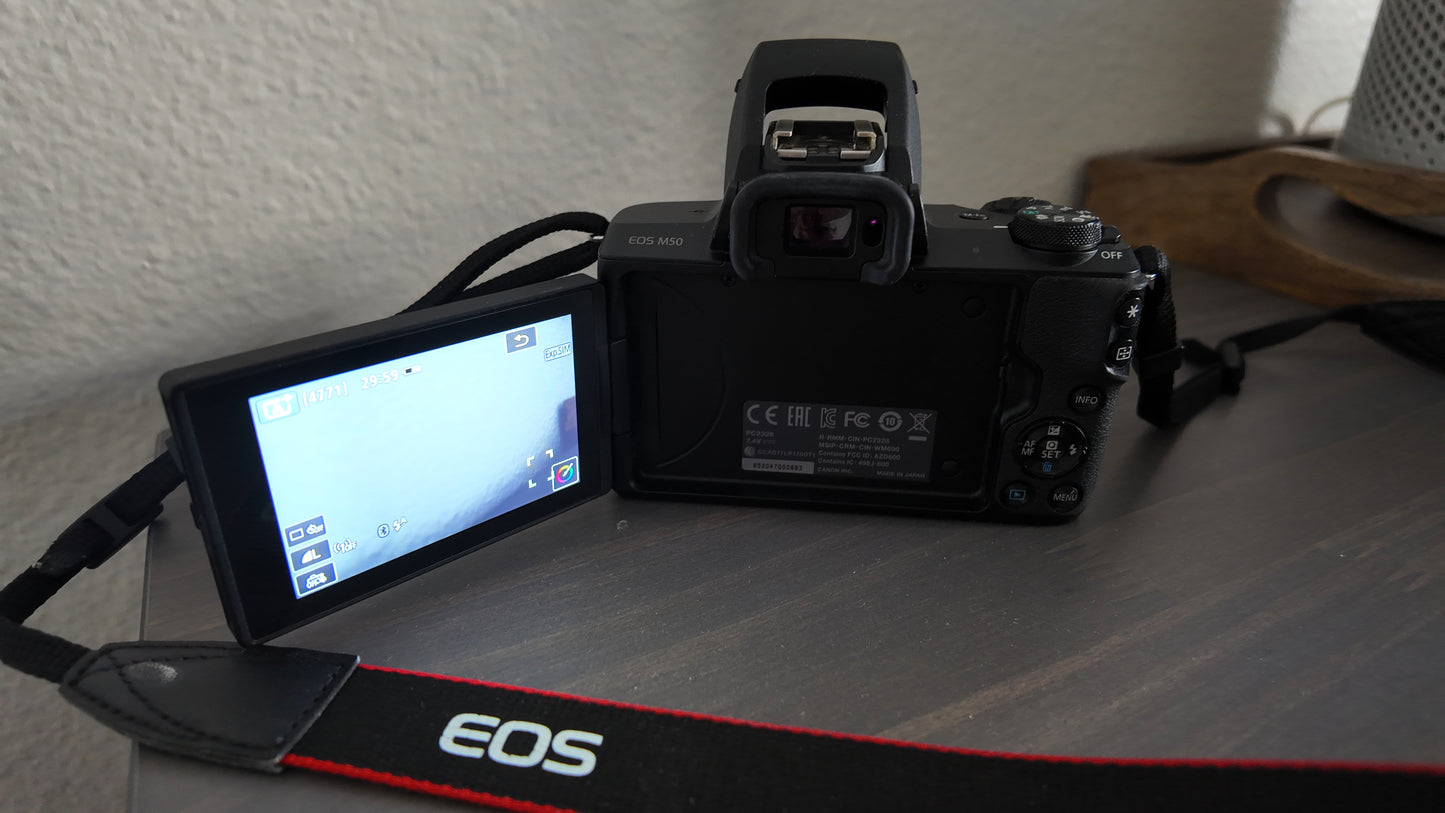 Canon EOS M50 Mark II w/ EF‑M 15‑45mm IS STM Lens – Excellent Condition – 4K Vlogging